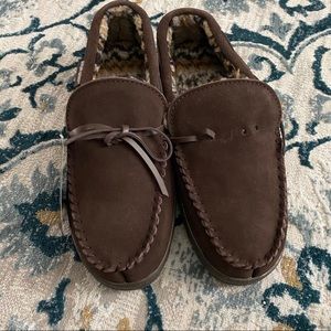 Size 11 Muk Luks cow suede moccasin slippers